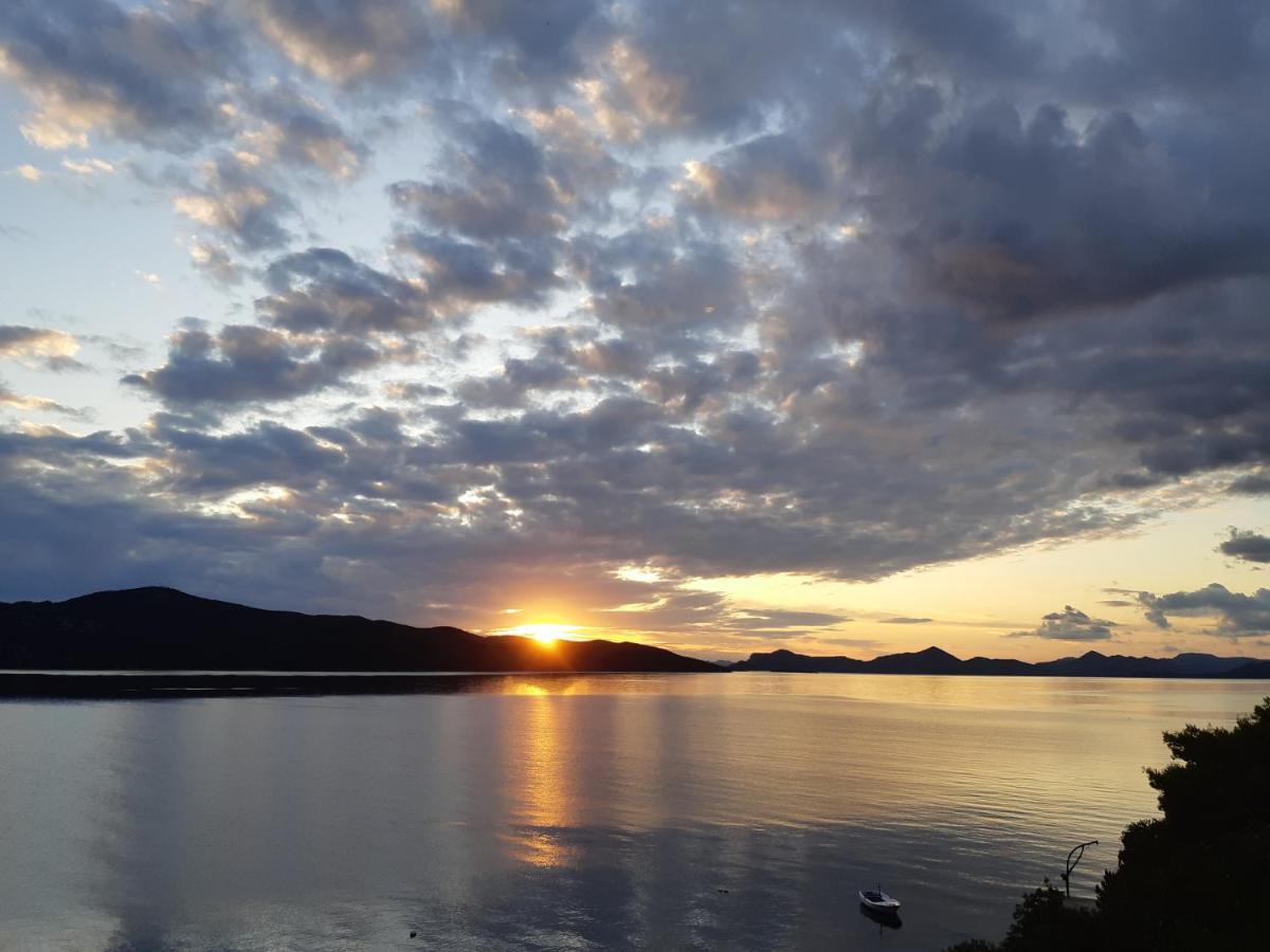 Apartments Ratac Lobrovic With Private Beach And Beautiful Sunset Slano Exteriér fotografie