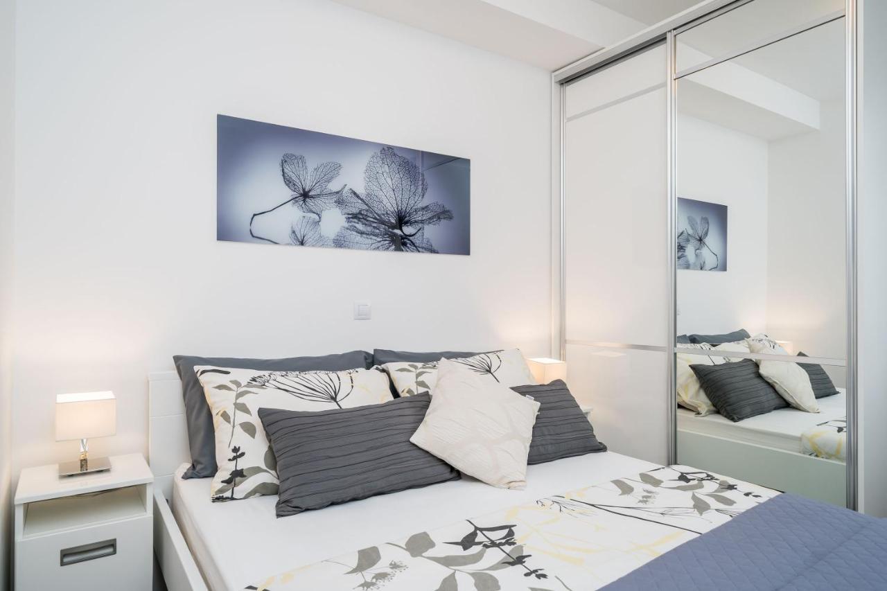 Apartments Ratac Lobrovic With Private Beach And Beautiful Sunset Slano Exteriér fotografie