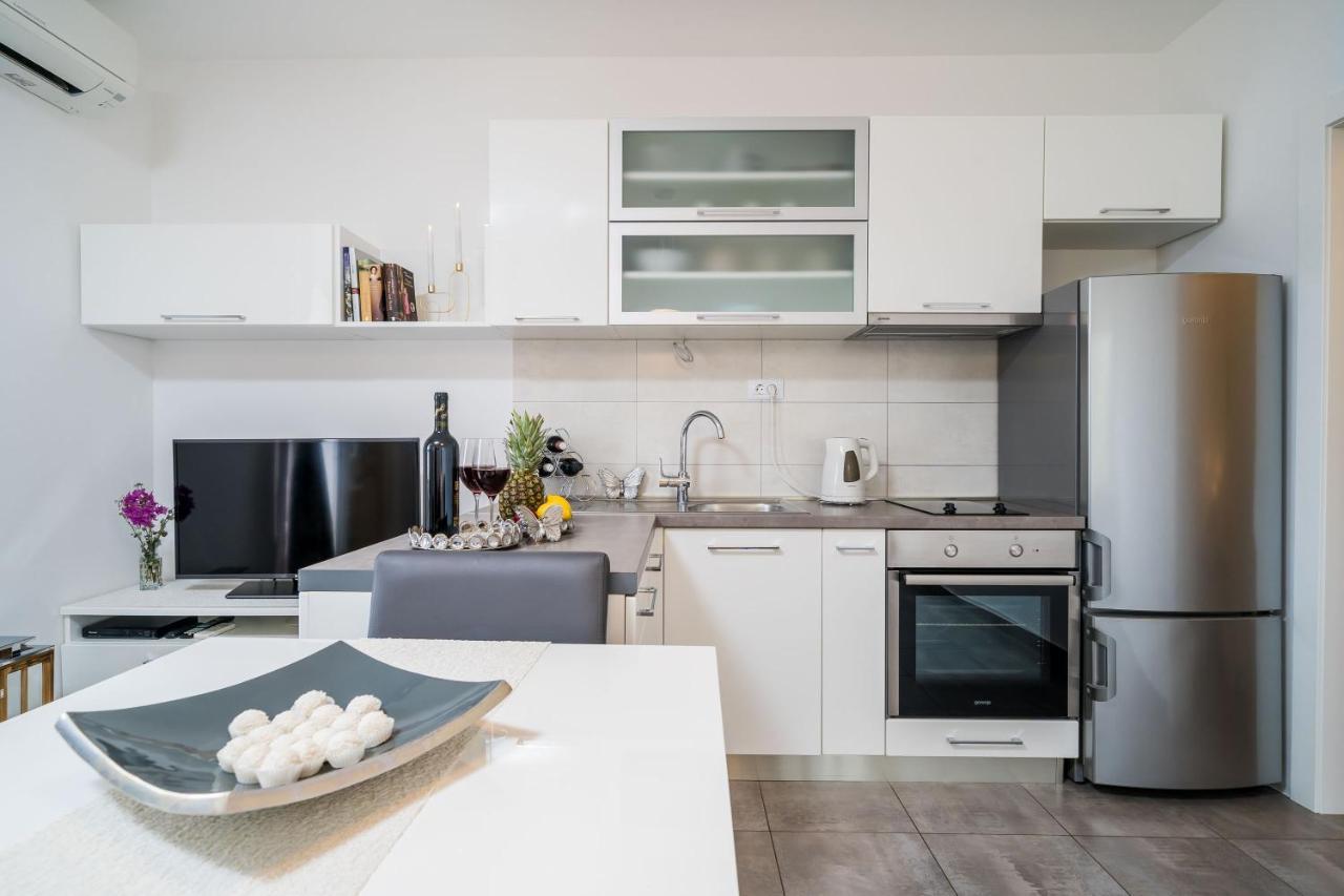 Apartments Ratac Lobrovic With Private Beach And Beautiful Sunset Slano Exteriér fotografie
