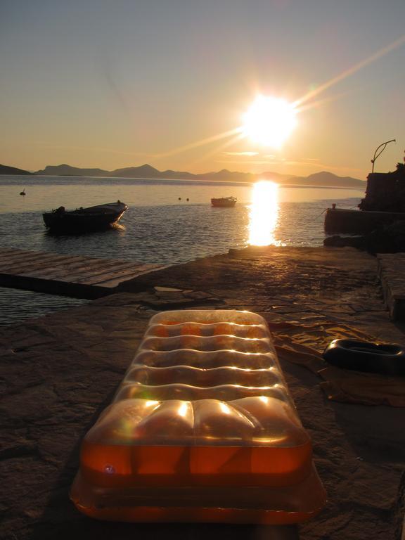 Apartments Ratac Lobrovic With Private Beach And Beautiful Sunset Slano Exteriér fotografie