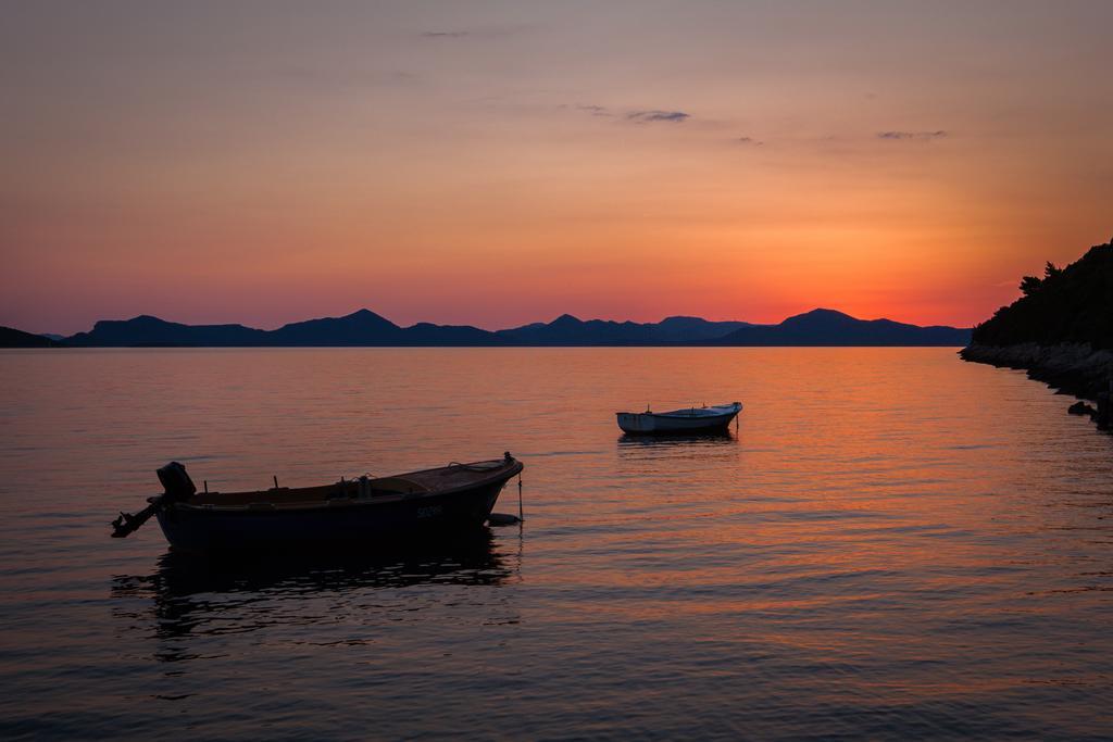 Apartments Ratac Lobrovic With Private Beach And Beautiful Sunset Slano Exteriér fotografie